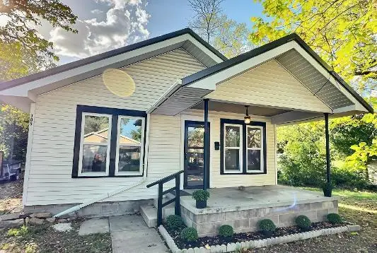 705 N Clay Street, Nevada, MO 64772