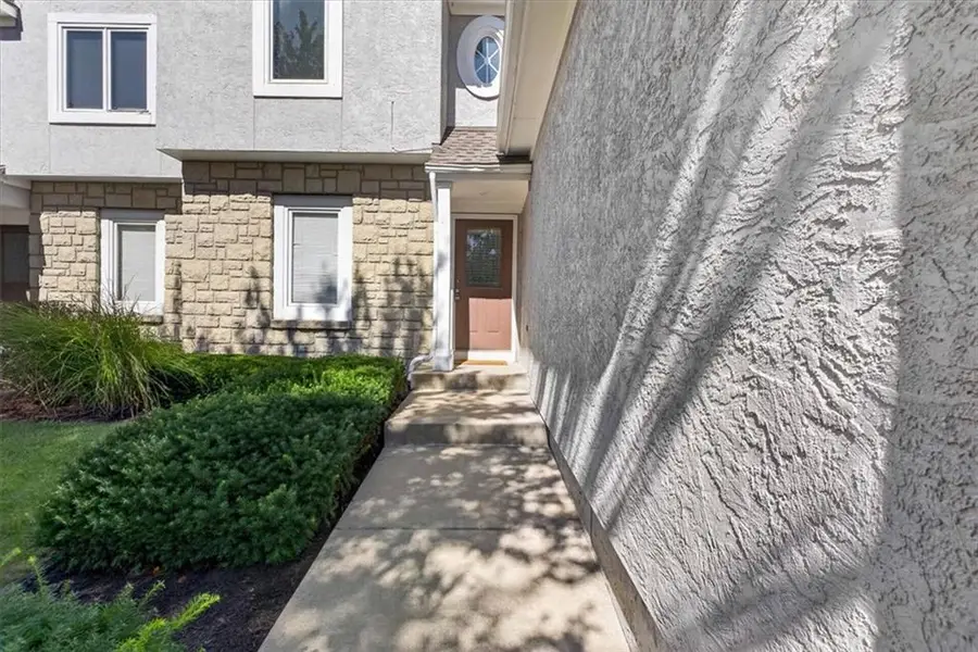 11905 Westgate Circle, Overland Park, KS 66213 - #2
