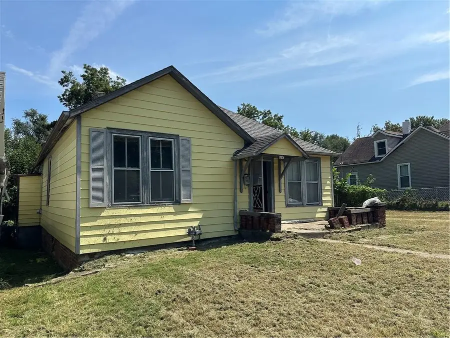 1425 N 11th Street, Saint Joseph, MO 64501 - #2