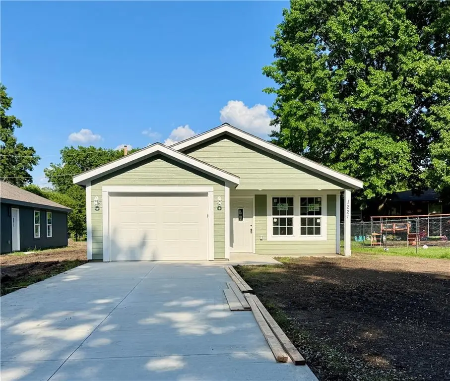 1221 S Maple Street, Ottawa, KS 66067 - #1
