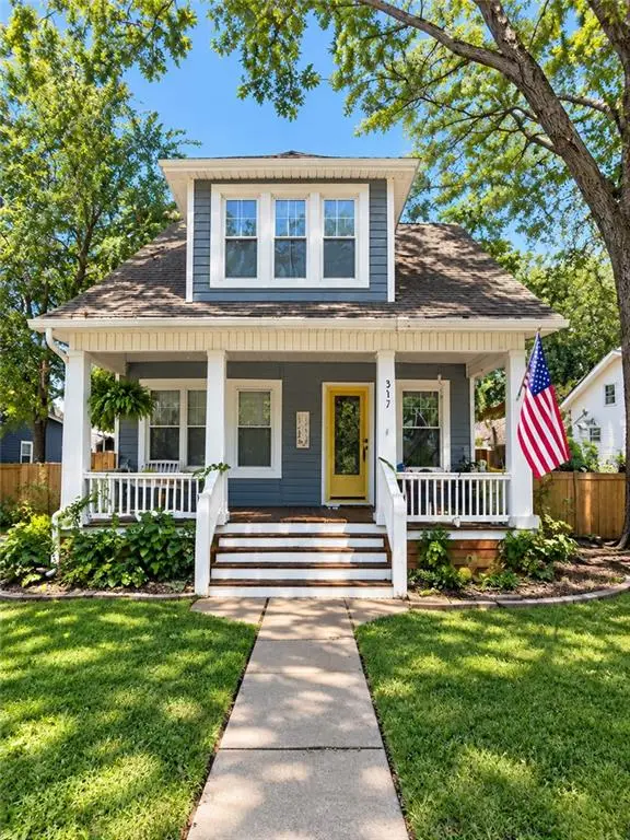 317 SE Grand Avenue, Lee's Summit, MO 64063