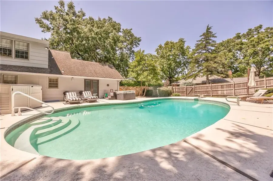 9853 Rosewood Drive, Overland Park, KS 66207 - #3