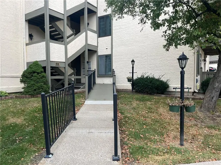 303 E Partridge Unit D Avenue, Independence, MO 64055 - #2