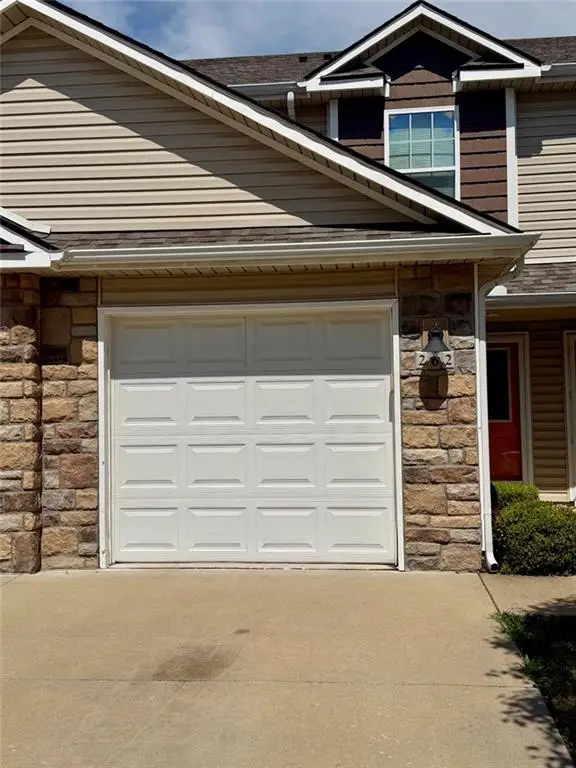 262 N Pointe Lane, Raymore, MO 64083 - #2