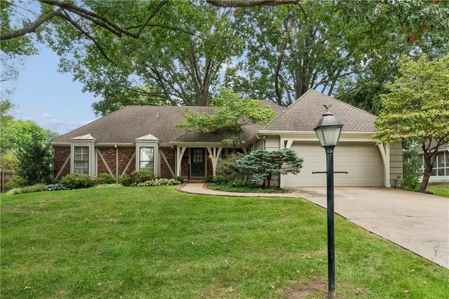 9312 Alhambra Street, Prairie Village, KS 66207 - #2