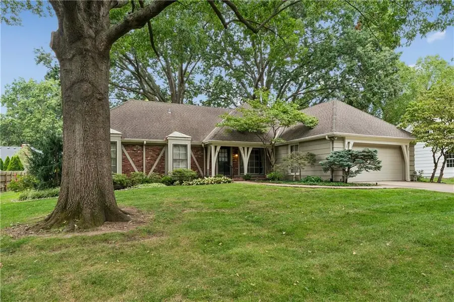 9312 Alhambra Street, Prairie Village, KS 66207 - #3