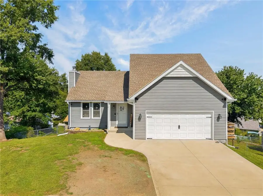 306 Lakeland Drive, Smithville, MO 64089 - #2