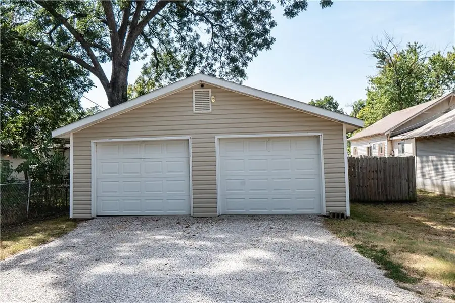 812 W Locust Street, Independence, KS 67301 - #2