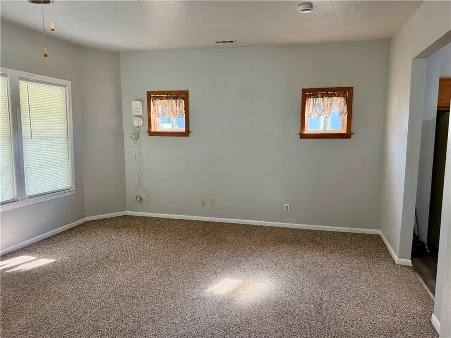1506 6th Avenue, Saint Joseph, MO 64505 - #3