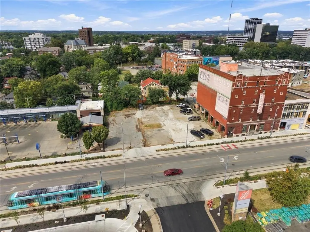 3260 Main Street, Kansas City, MO 64111 - #1