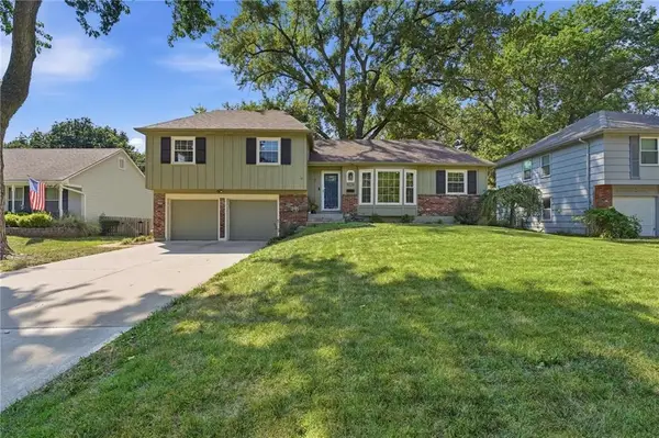 9224 Switzer Road, Overland Park, KS 66214