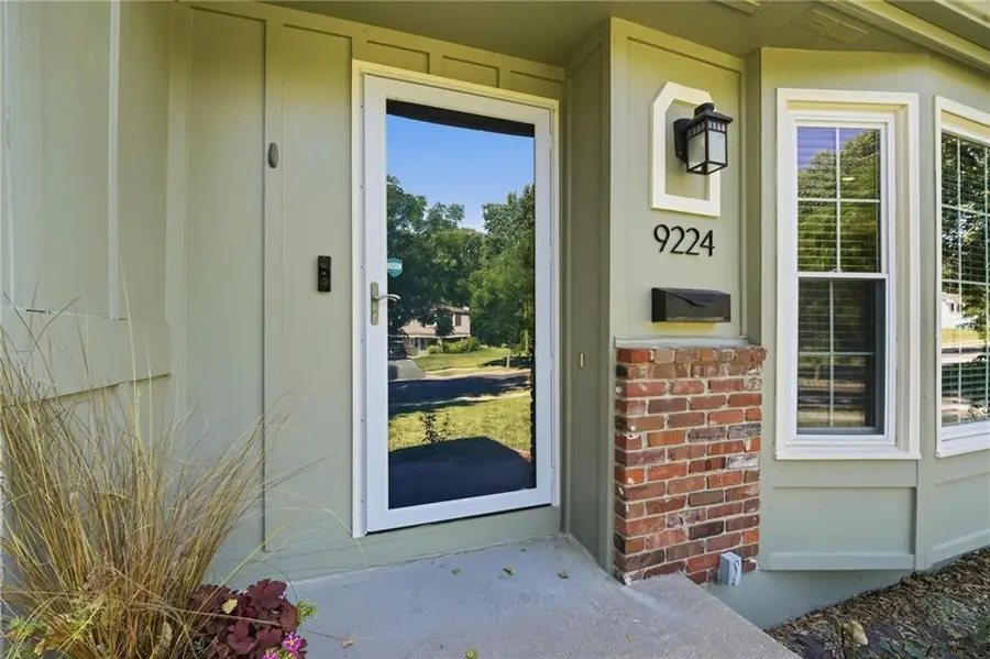9224 Switzer Road, Overland Park, KS 66214 - #3