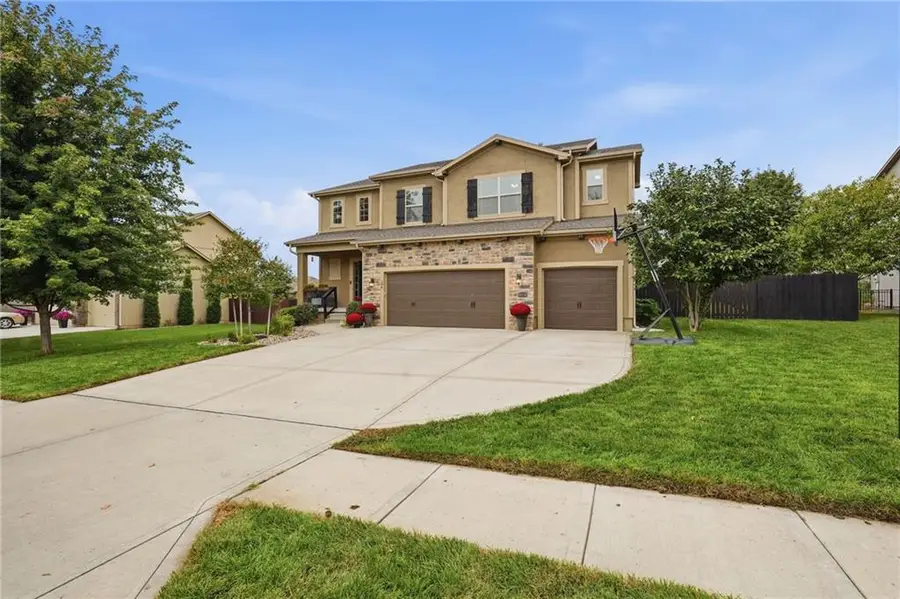 104 S Eastglen Drive, Raymore, MO 64083 - #2