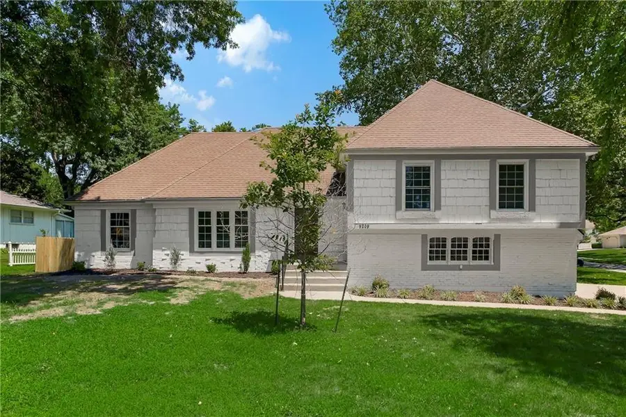 9209 Roe Avenue, Prairie Village, KS 66207 - #2