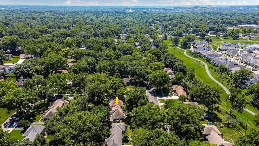 9209 Roe Avenue, Prairie Village, KS 66207 - #3