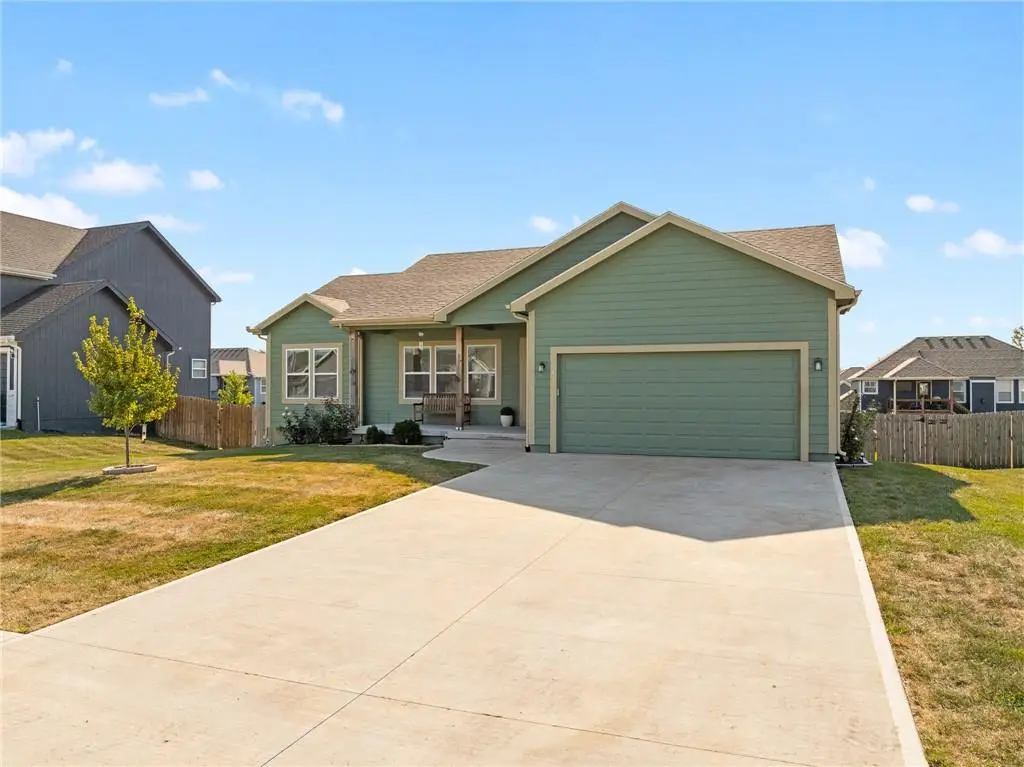 941 N Cottonwood Court, Tonganoxie, KS 66086 - #1