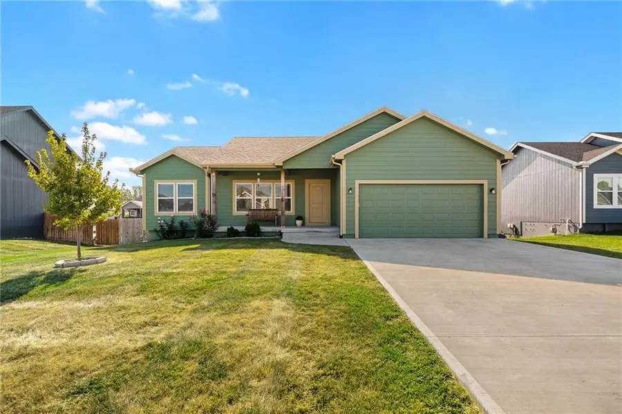 941 N Cottonwood Court, Tonganoxie, KS 66086 - #2