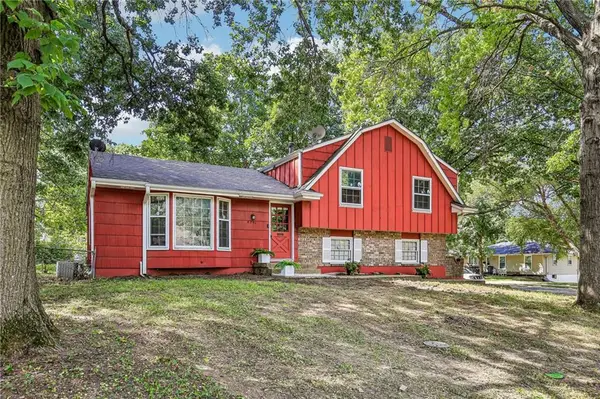 8201 E 104th Street, Kansas City, MO 64134