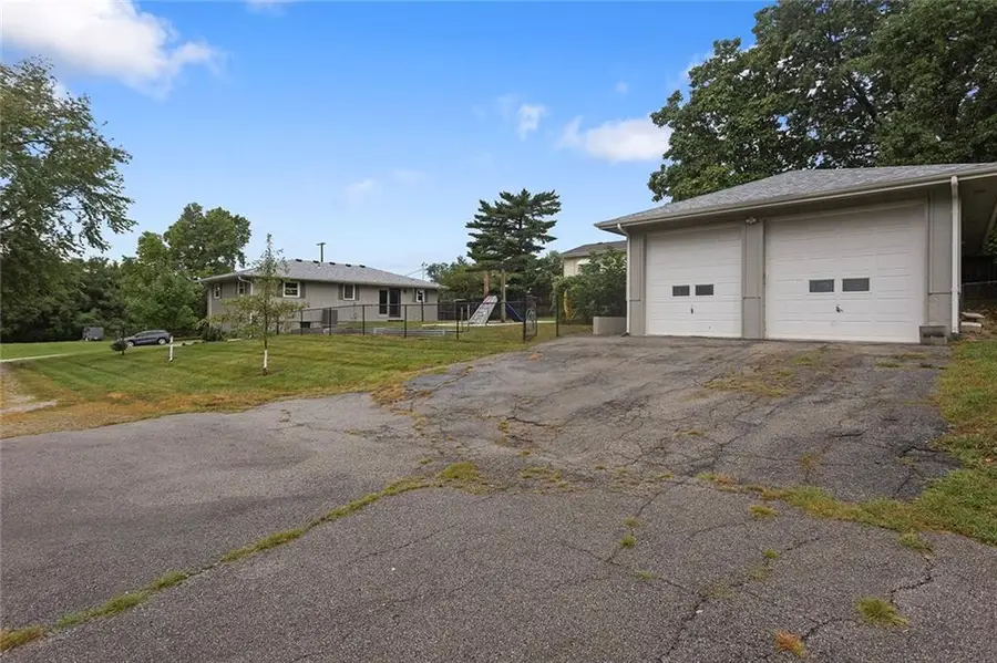 7510 Oak Street, Pleasant Valley, MO 64068 - #2