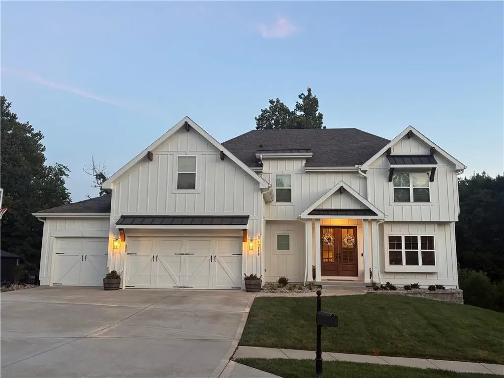 13829 Clear Creek Drive, Parkville, MO 64152 - #1