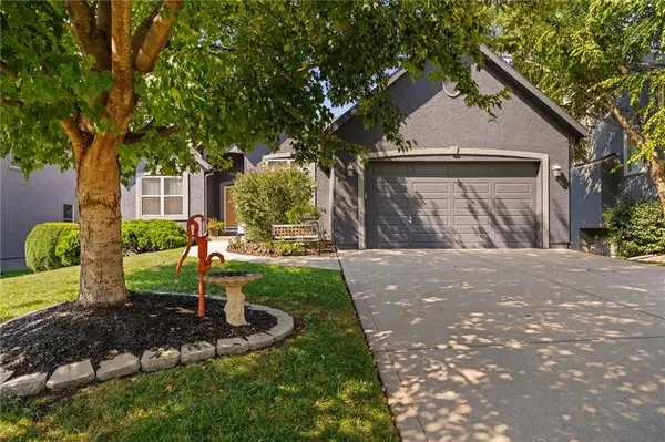 15924 W 160th Terrace, Olathe, KS 66062