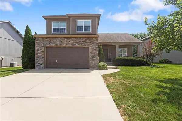 1725 NE Nine Oaks Drive, Lee's Summit, MO 64086