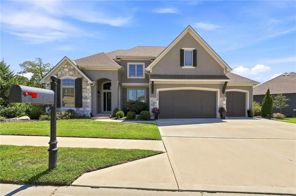 13559 Terrace Park Drive, Parkville, MO 64152 - #1