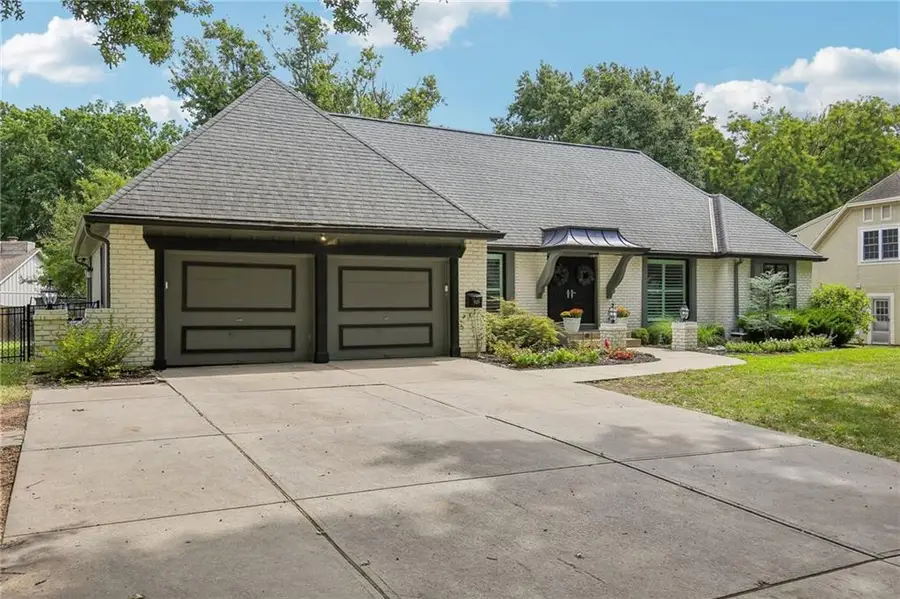 9029 Rosewood Drive, Prairie Village, KS 66207 - #2