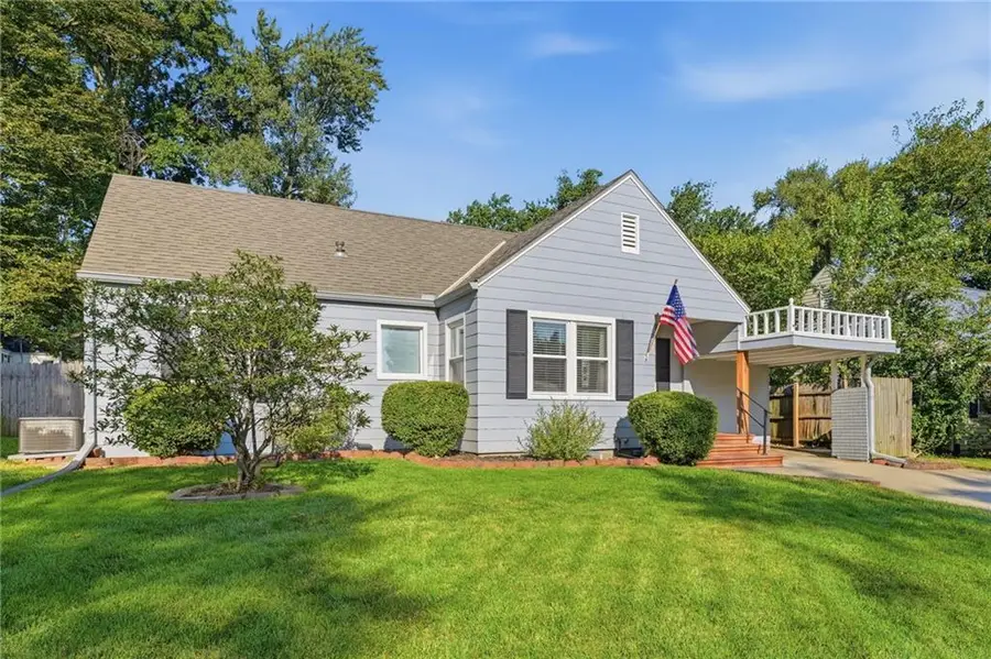 5330 Rosewood Street, Roeland Park, KS 66205 - #2