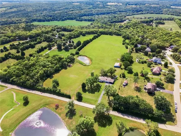 30115 W 95th Street, De Soto, KS 66018