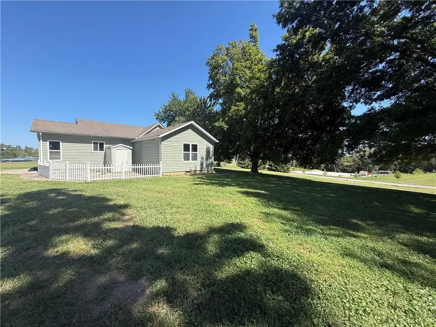 663 Golf Road, Lexington, MO 64067 - #3