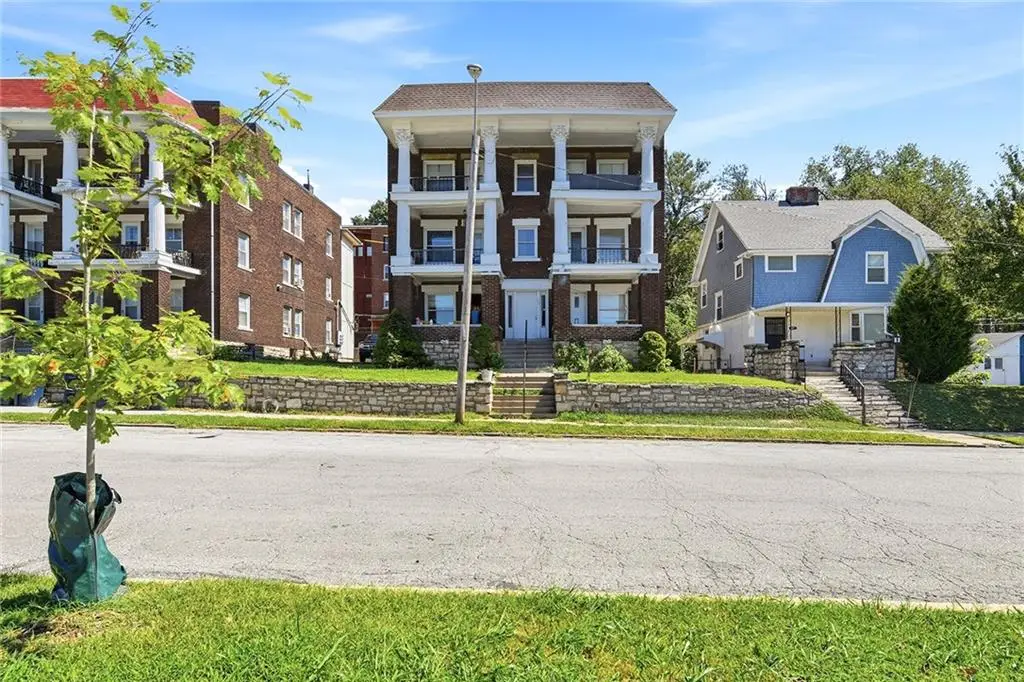 305 Bellefontaine Avenue, Kansas City, MO 64124 - #1