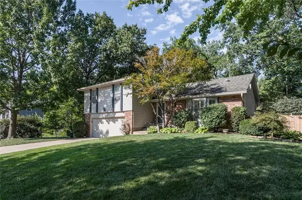 9304 Switzer Street, Overland Park, KS 66214