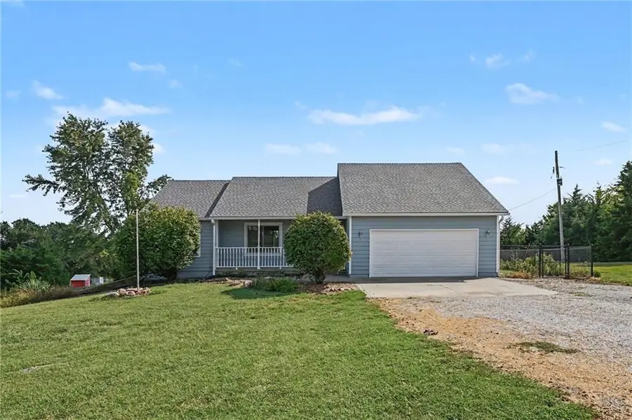 21051 Hemphill Road, Tonganoxie, KS 66086 - #2