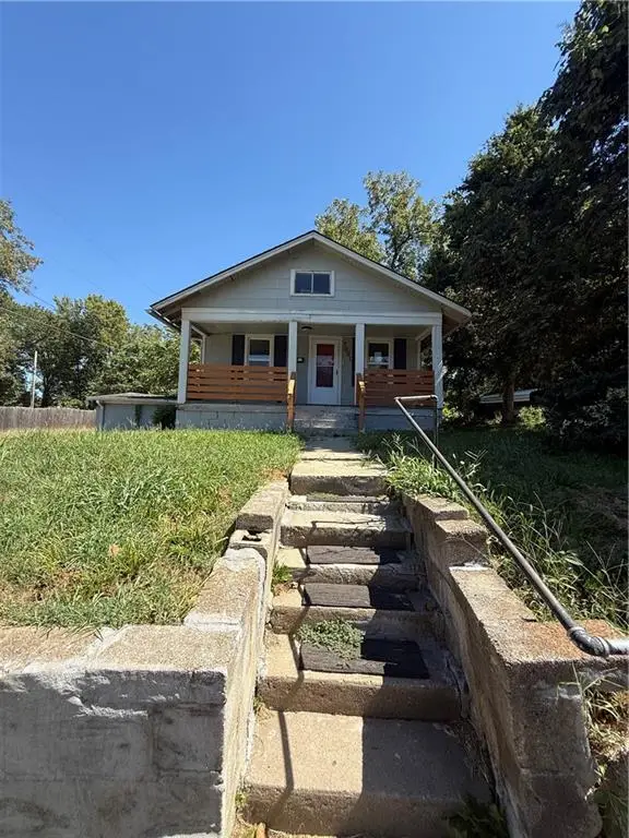 7001 S Benton Avenue, Kansas City, MO 64132