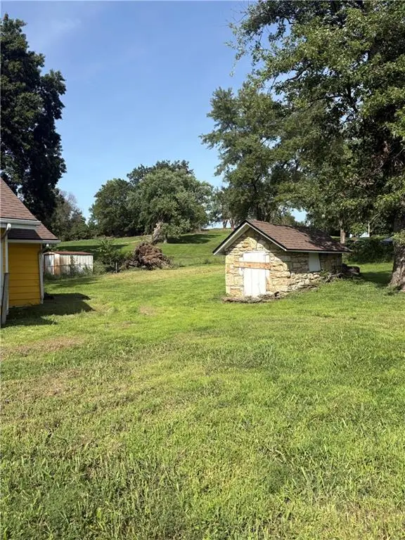 3717 N Brighton Avenue, Kansas City, MO 64117 - #3
