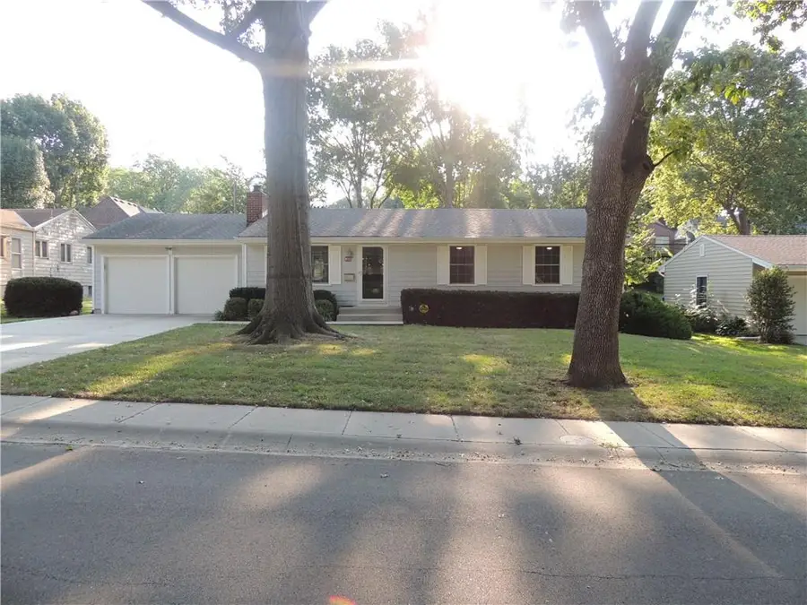 8703 Belleview Avenue, Kansas City, MO 64114 - #3