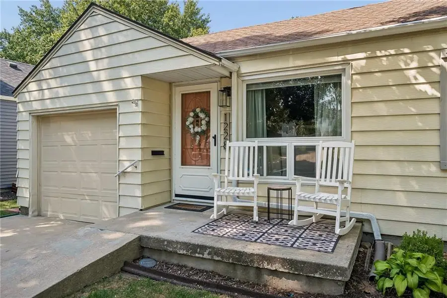 1228 E 25th Avenue, Kansas City, MO 64116 - #3