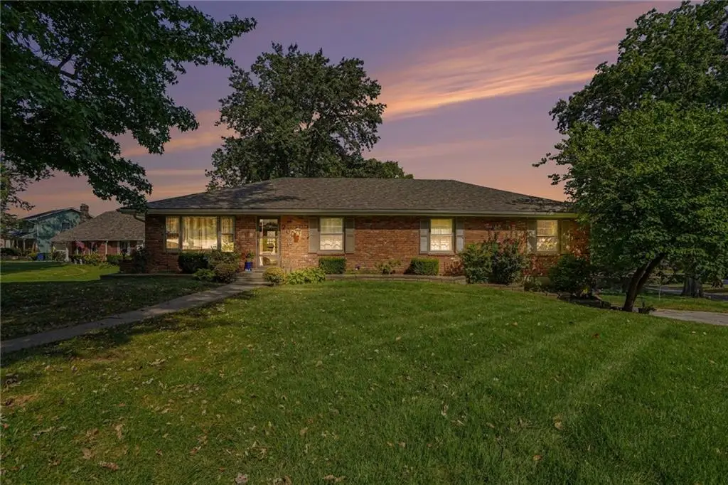 200 W 104th Terrace, Kansas City, MO 64114 - #1