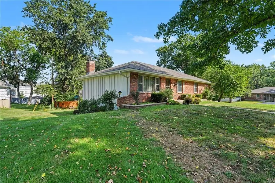 200 W 104th Terrace, Kansas City, MO 64114 - #2