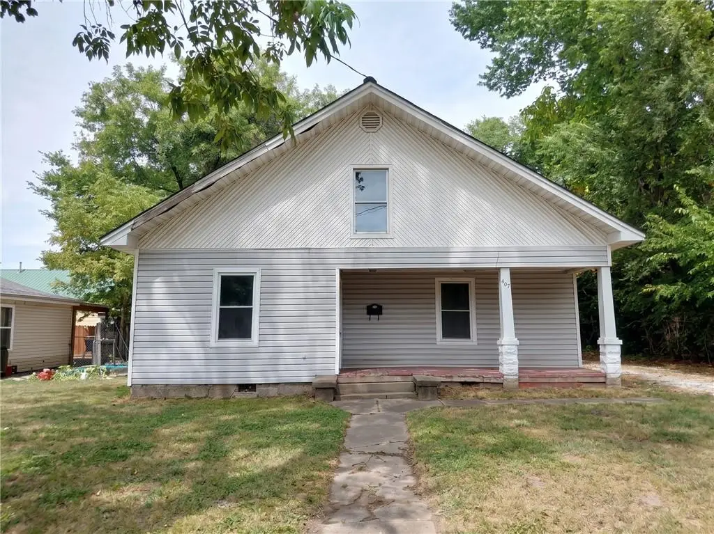 407 E Hickory Street, Nevada, MO 64772 - #1
