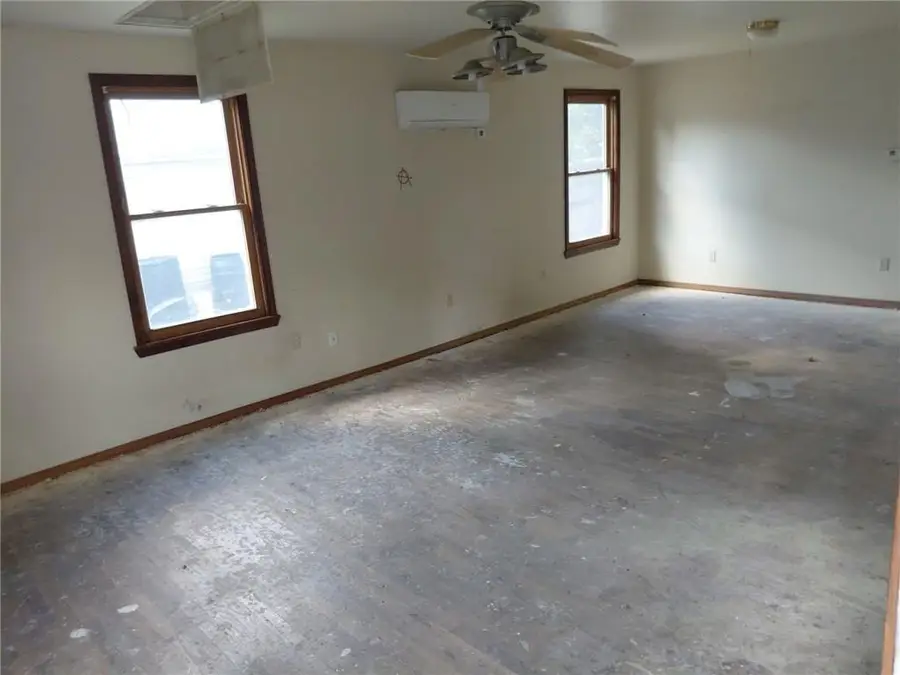 407 E Hickory Street, Nevada, MO 64772 - #3