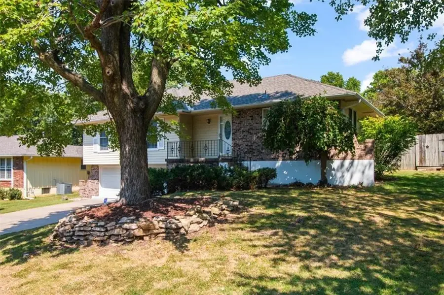 2413 Paris Drive, Blue Springs, MO 64015 - #2