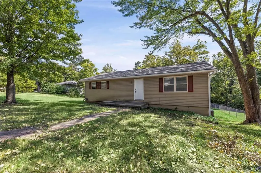307 E 165th Street, Belton, MO 64012 - #1