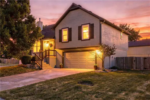 16296 S Hunter Street, Olathe, KS 66062