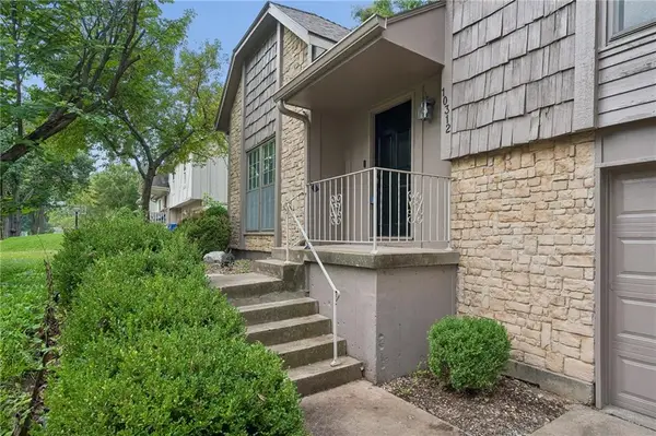 10312 Haskins Street, Lenexa, KS 66215
