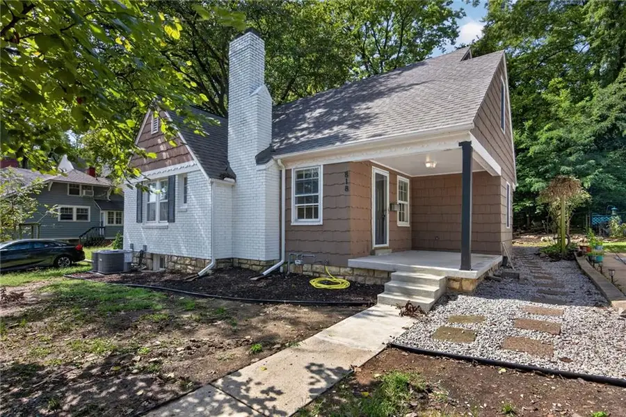 818 East Street, Parkville, MO 64152 - #3