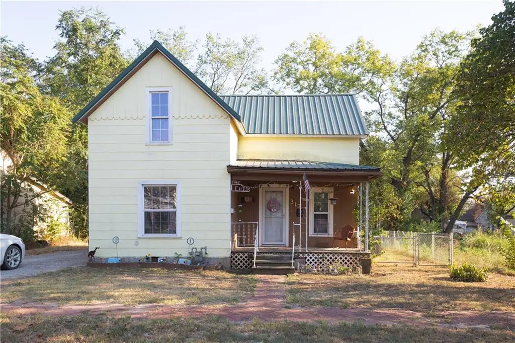 313 W 2nd Street, Cherryvale, KS 67335 - #1