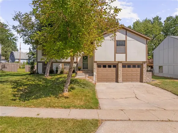 2116 E Mohawk Drive, Olathe, KS 66062