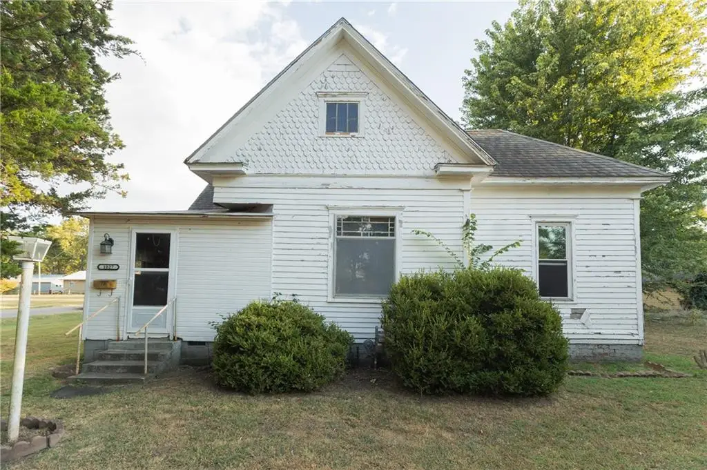 1027 E 6th Street, Cherryvale, KS 67335 - #1